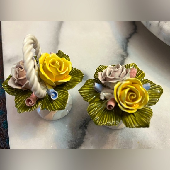2 Capodimonte porcelain flower baskets Naples, Italy. Mini Pastel w Glaze. - Picture 6 of 12